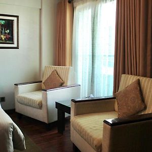 Deluxe King Suite